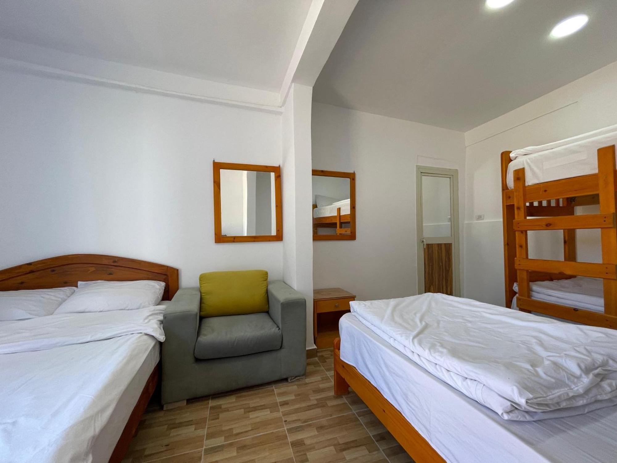 Hostel Auski